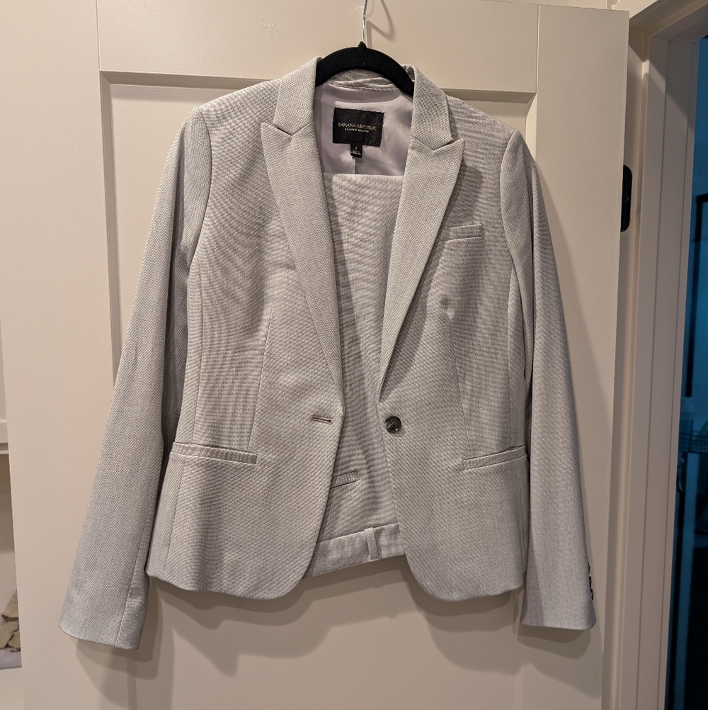 Banana Republic Textured Light Gray Suit - Blazer & Pants